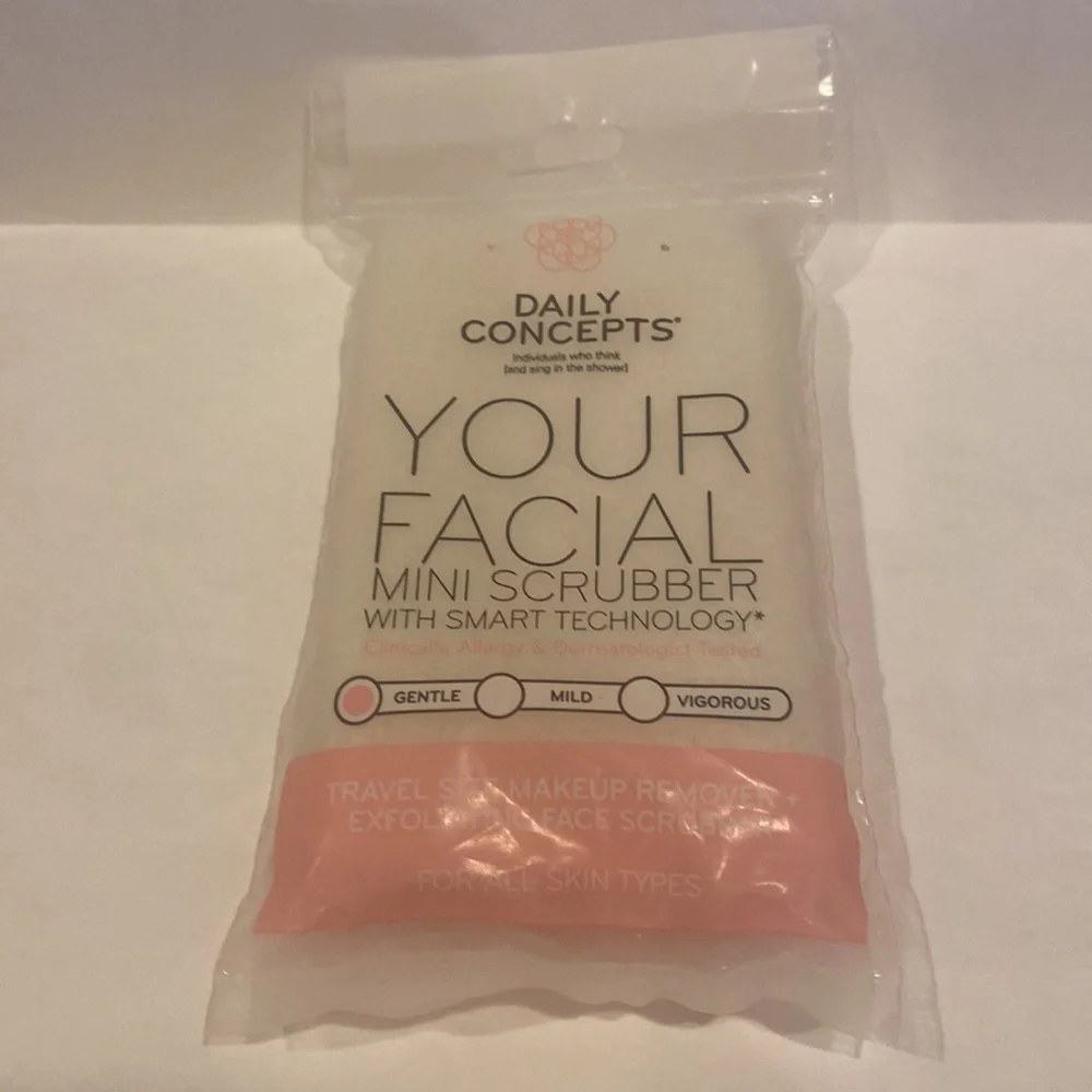 DAILY CONCEPTS Mini Facial Scrubber Gentle
